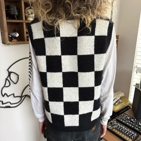 Vans Courtyard Checker Sweater Vest in Black and White Oversized ~ Size Small - Picture 3 of 7